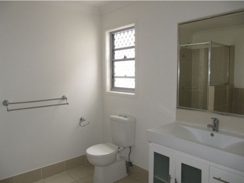 2/42 Julia Street, Wavell Heights QLD 4012