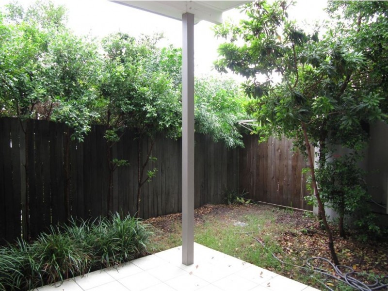 2/42 Julia Street, Wavell Heights QLD 4012