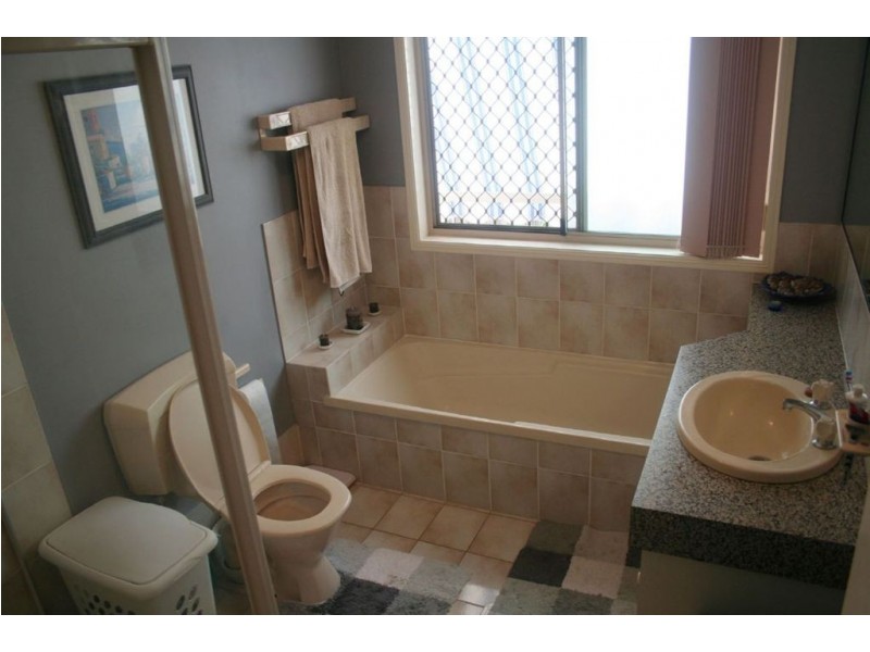 117 McAlroy Rd, Ferny Grove QLD 4055