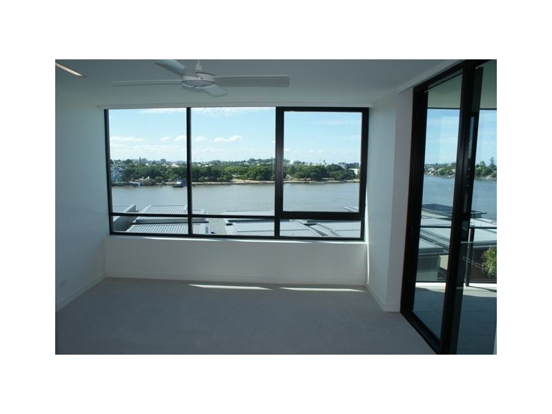 332/90 Wynnum Rd, Norman Park QLD 4170