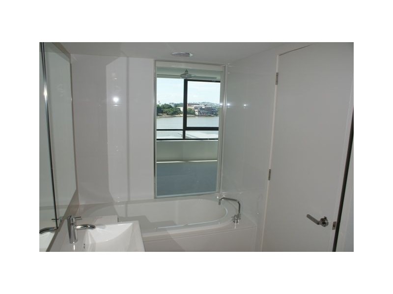 332/90 Wynnum Rd, Norman Park QLD 4170