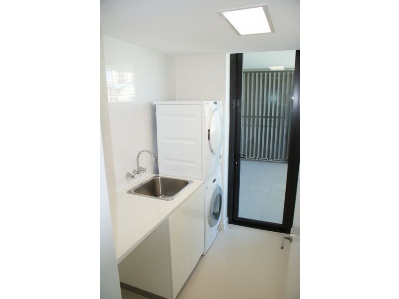 332/90 Wynnum Rd, Norman Park QLD 4170