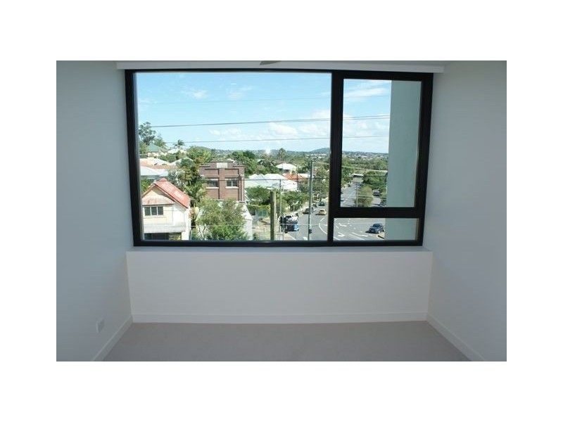 332/90 Wynnum Rd, Norman Park QLD 4170