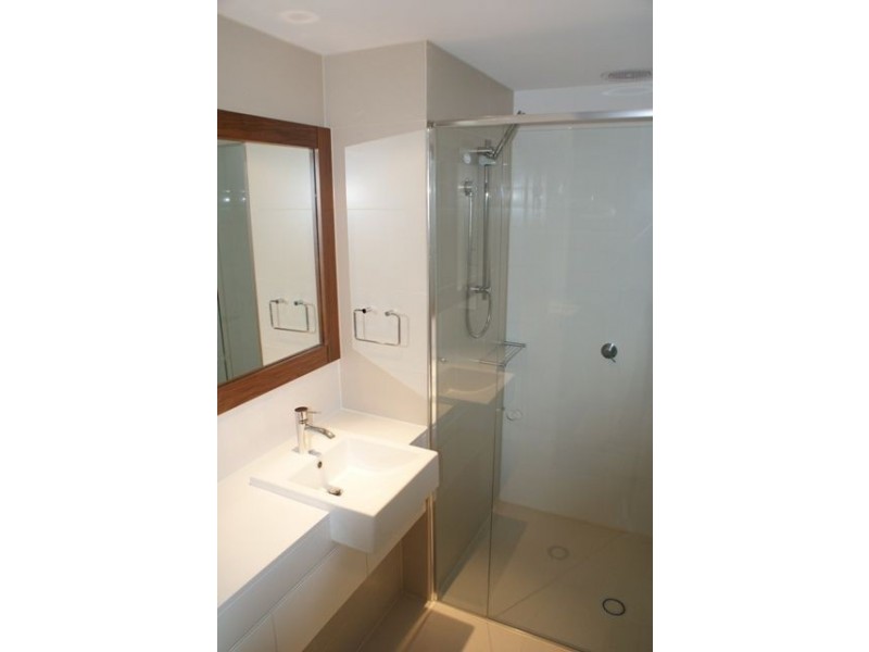 332/90 Wynnum Rd, Norman Park QLD 4170