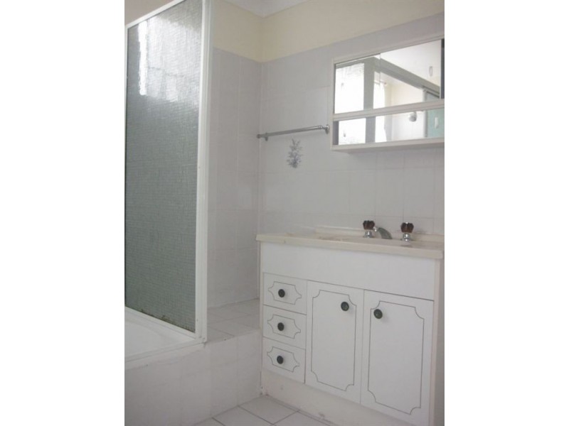 2/14 Collins St, Clayfield QLD 4011