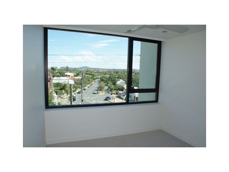 332/90 Wynnum Rd, Norman Park QLD 4170