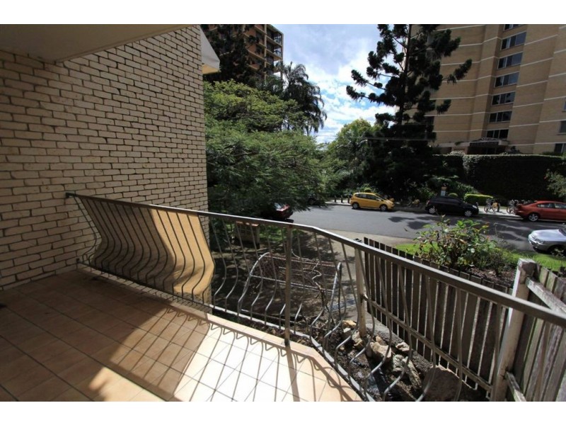 1/77 Sandford Street, St Lucia QLD 4067