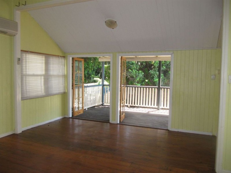 8 Thomas Street, Clayfield QLD 4011