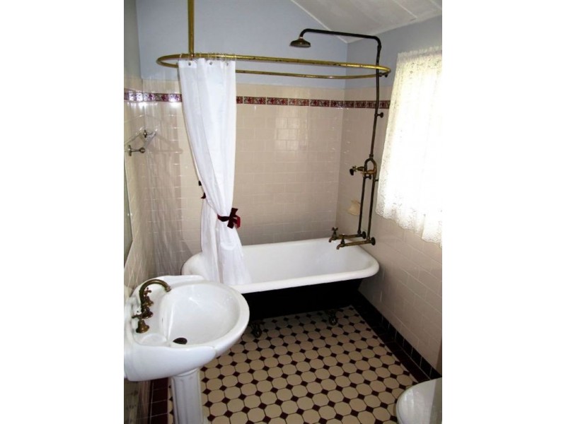 60 Hamilton Rd, Wavell Heights QLD 4012