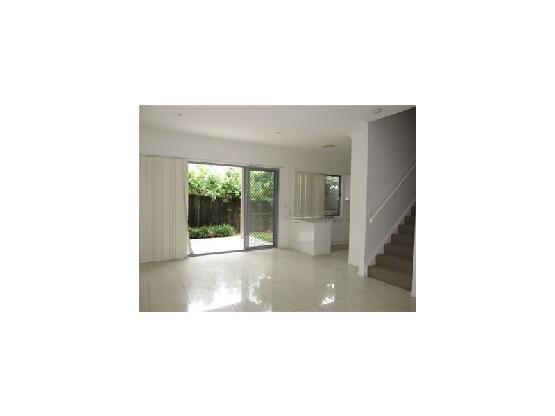 2/42 Julia St, Wavell Heights QLD 4012