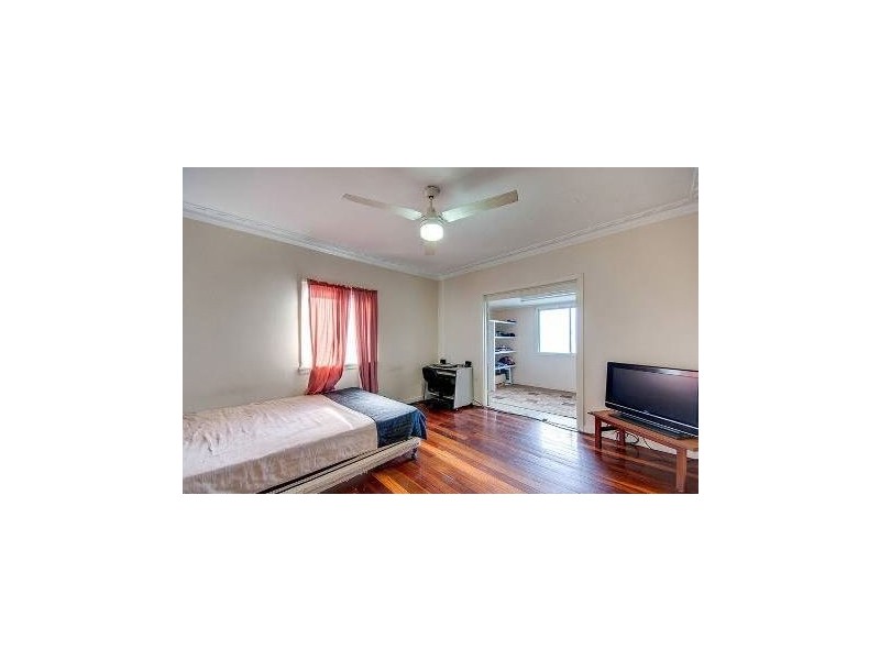 15 Crescent Way, Hendra QLD 4011
