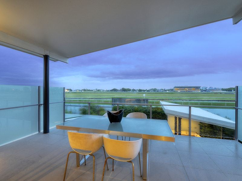 65 Raceview Avenue, Hendra QLD 4011