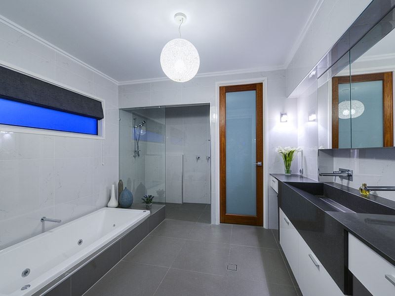 65 Raceview Avenue, Hendra QLD 4011
