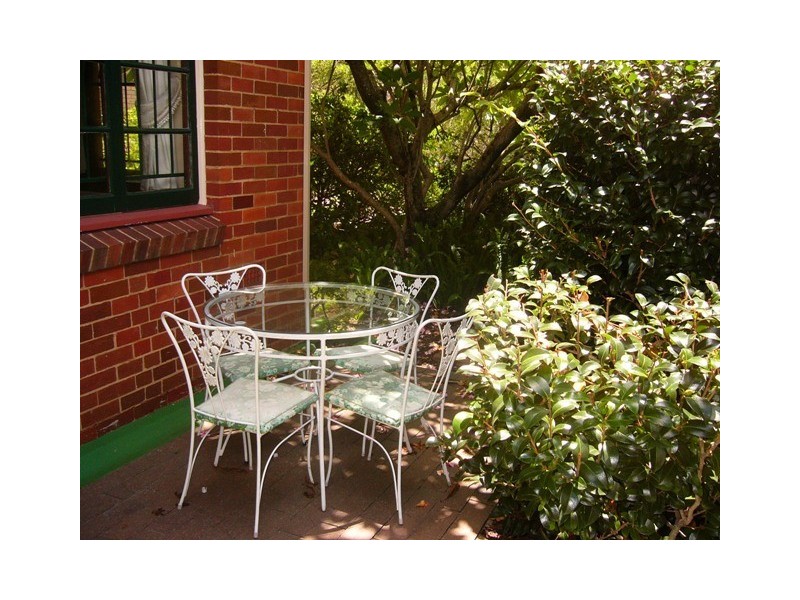 1/12 LAPRAIK, Albion QLD 4010