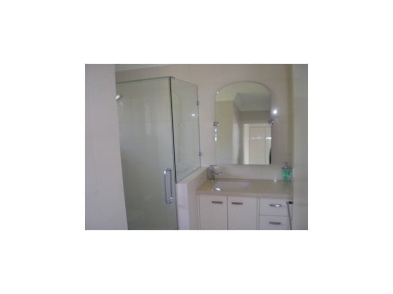 14/1 ROSSITER, Hamilton QLD 4007