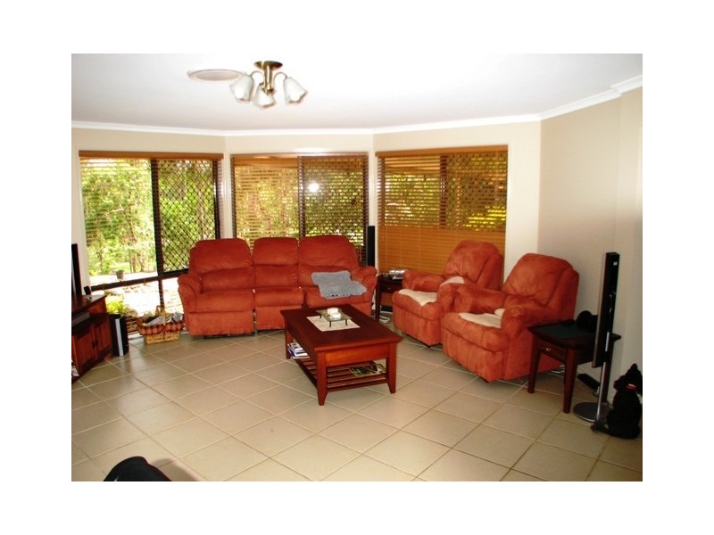 2 Dorset Close, Greenbank QLD 4124