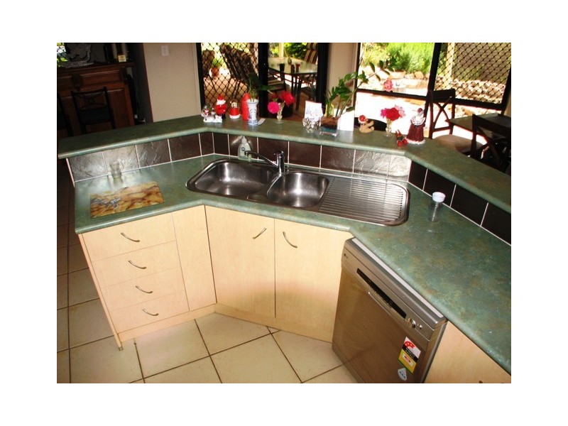 2 Dorset Close, Greenbank QLD 4124