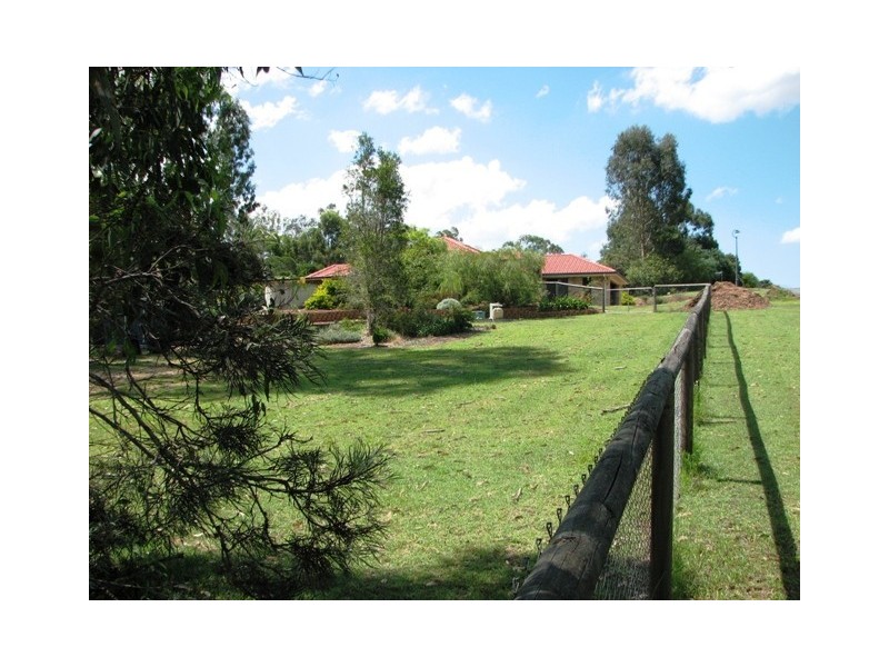 2 Dorset Close, Greenbank QLD 4124