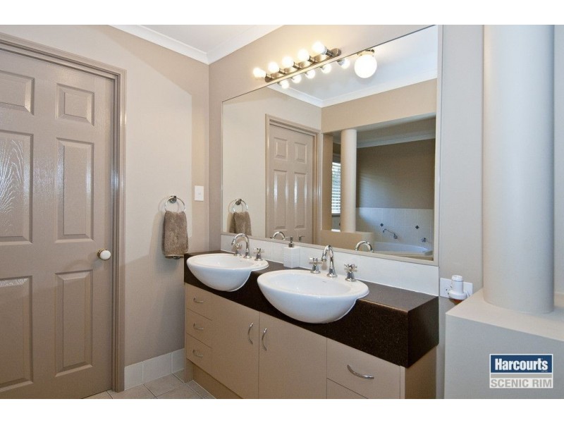 294 Equestrian Dr, New Beith QLD 4124