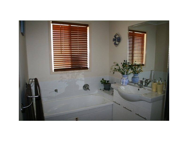 43 Borrowdale Court, Mundoolun QLD 4285