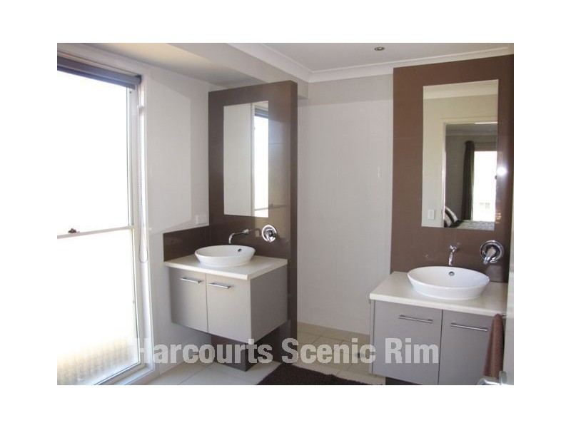 32 Gumview Crescent, Jimboomba QLD 4280