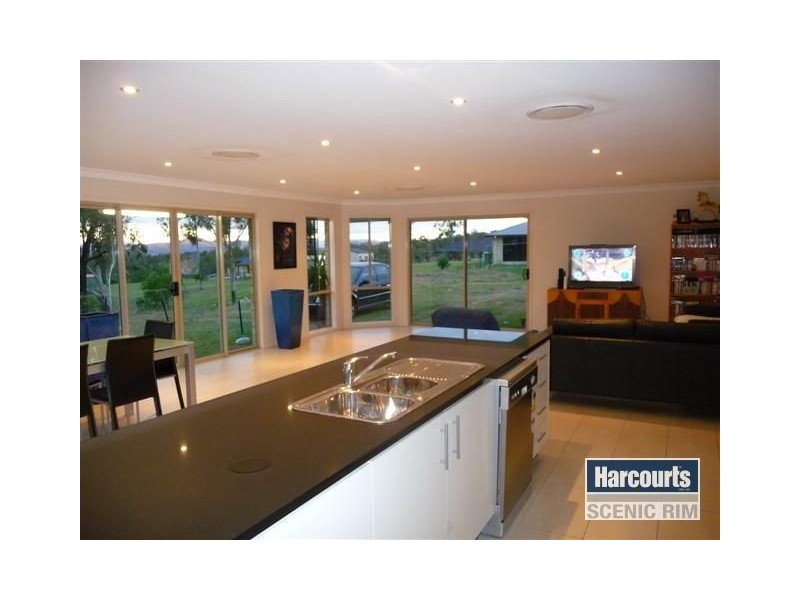 10 Borrowdale Court, Mundoolun QLD 4285