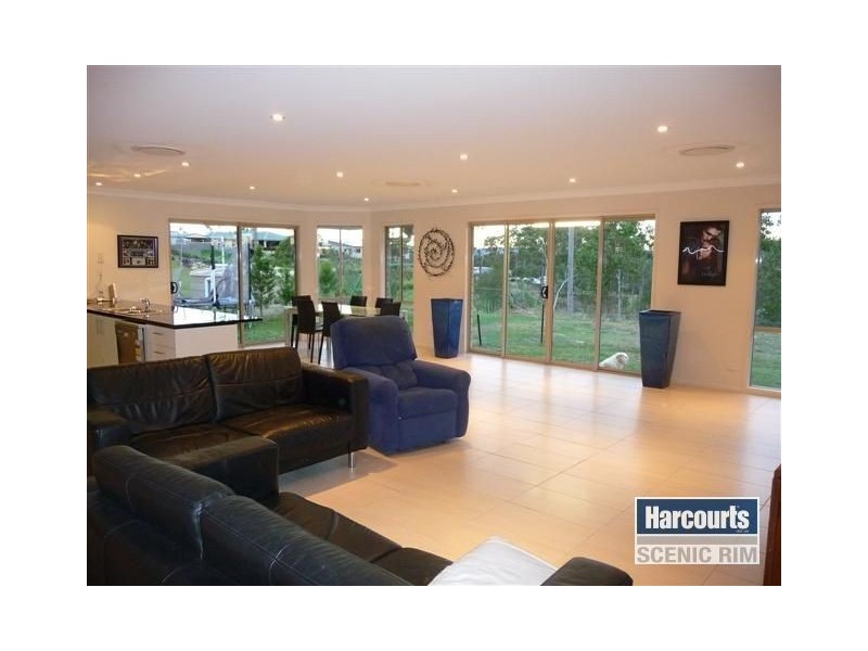 10 Borrowdale Court, Mundoolun QLD 4285
