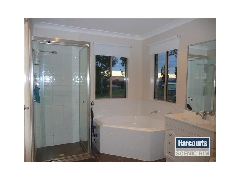 10 Borrowdale Court, Mundoolun QLD 4285