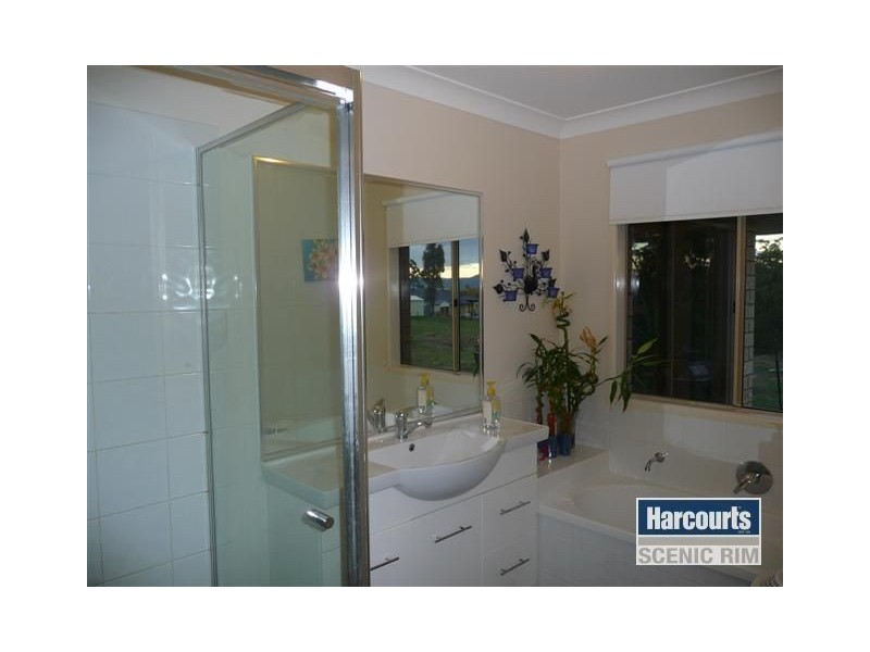 10 Borrowdale Court, Mundoolun QLD 4285
