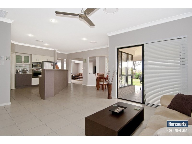 19 Hilltop Crescent, Jimboomba QLD 4280