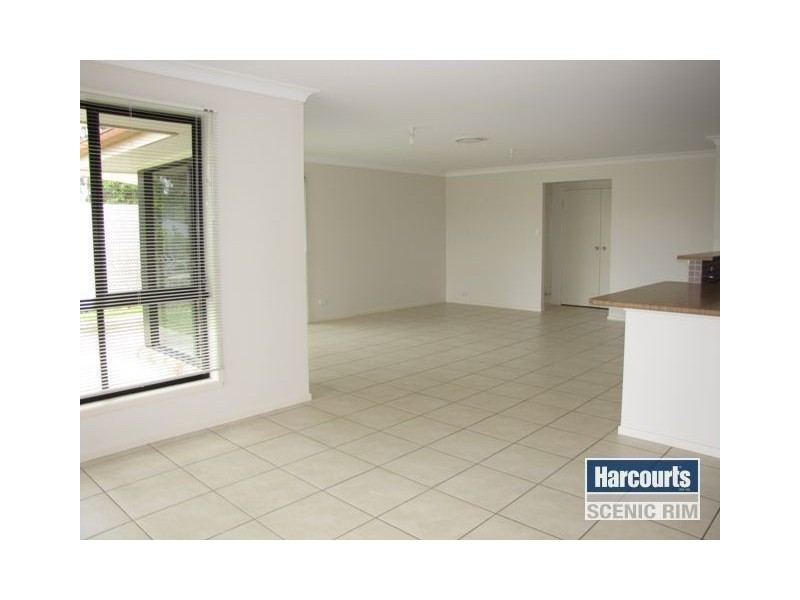 2 Hilltop Crescent, Jimboomba QLD 4280