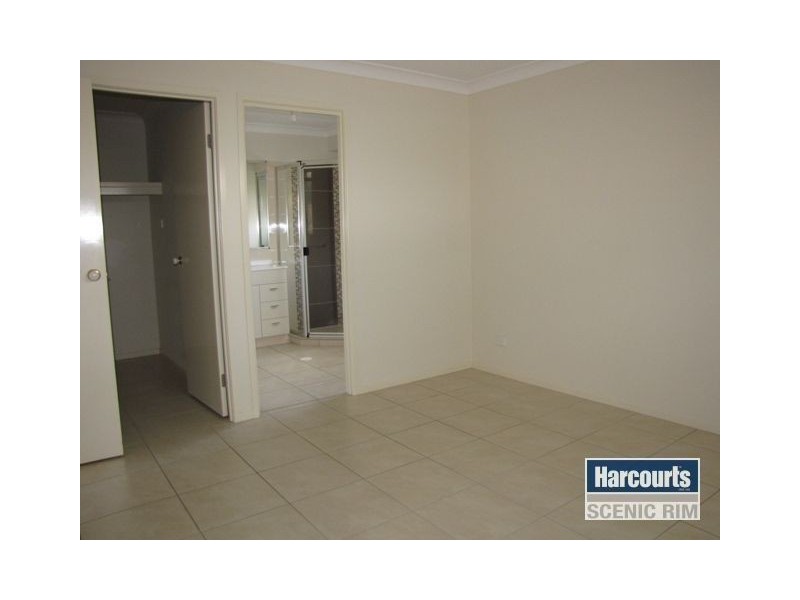 2 Hilltop Crescent, Jimboomba QLD 4280