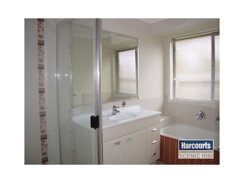 2 Hilltop Crescent, Jimboomba QLD 4280