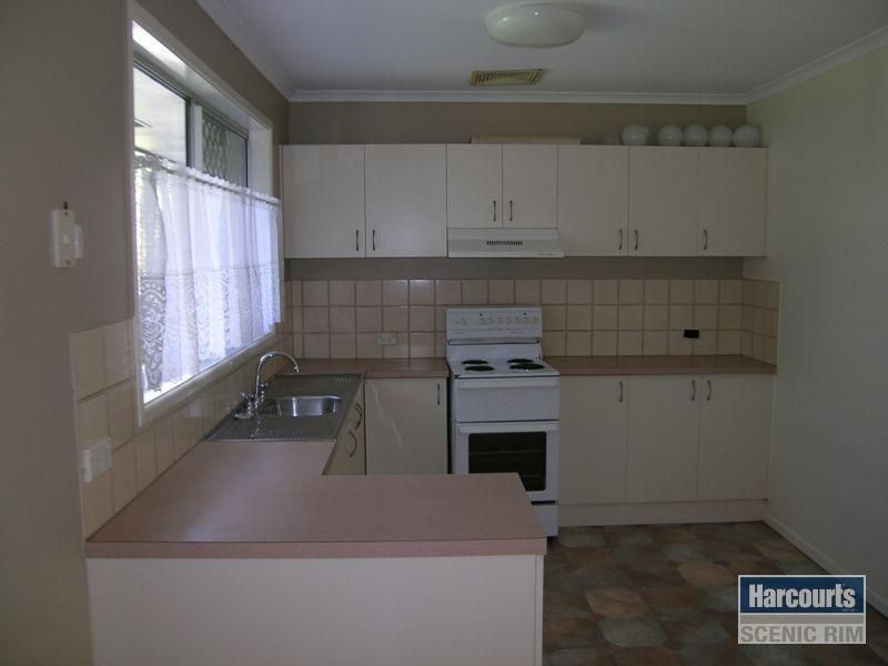 143 Waratah Drive, Crestmead QLD 4132