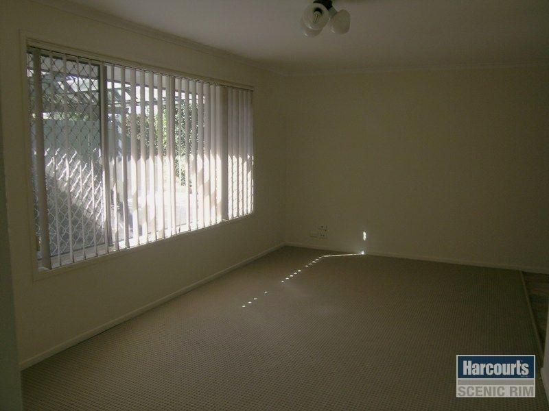 143 Waratah Drive, Crestmead QLD 4132
