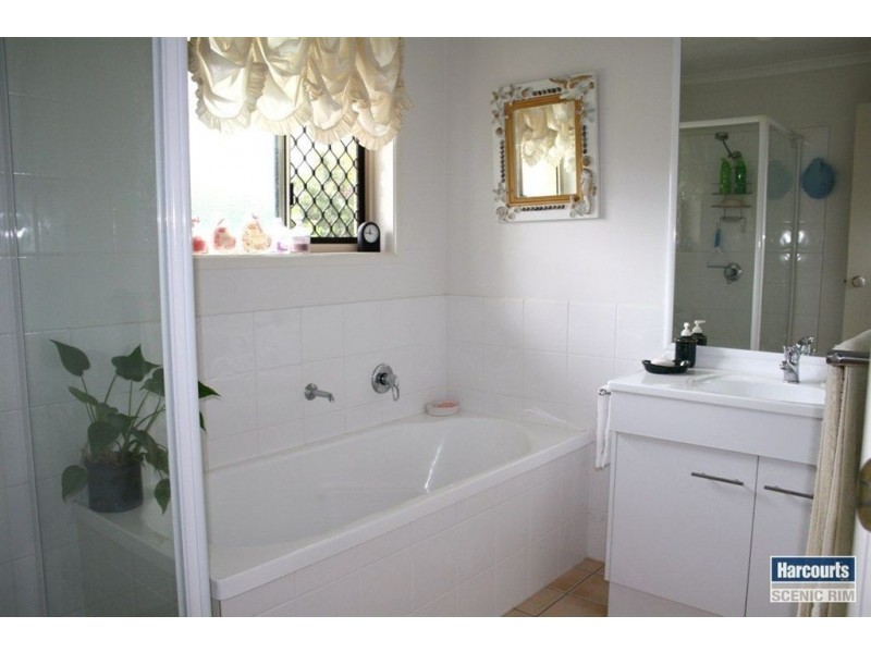 6-8 White Cedar Court, Cedar Vale QLD 4285