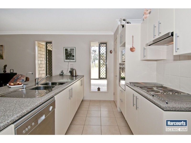 106 John Collins Drive, Mundoolun QLD 4285