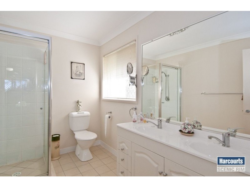 106 John Collins Drive, Mundoolun QLD 4285