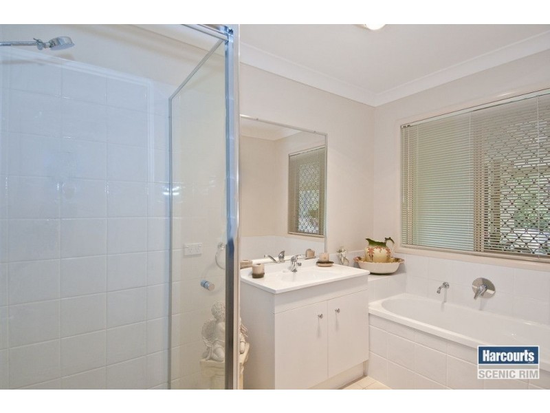 106 John Collins Drive, Mundoolun QLD 4285