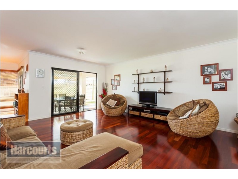 22 Prince Of Wales Crt, Mundoolun QLD 4285
