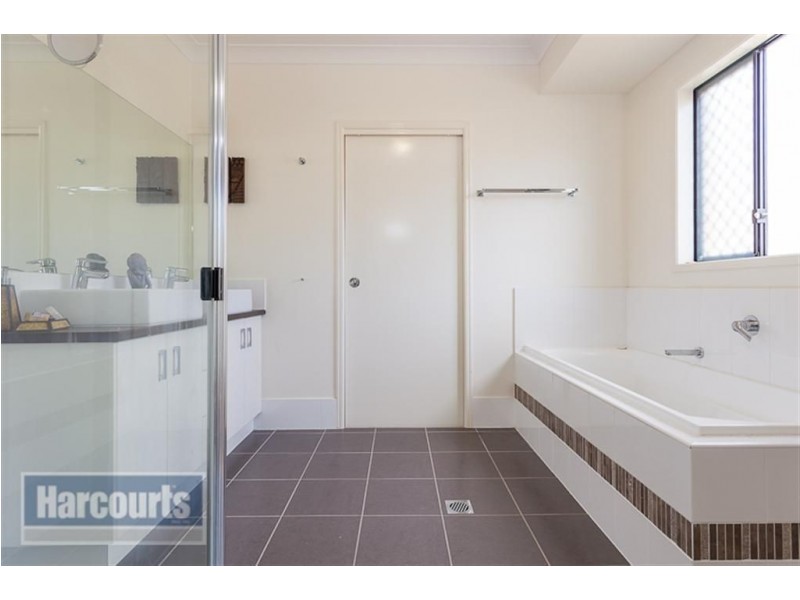 22 Prince Of Wales Crt, Mundoolun QLD 4285