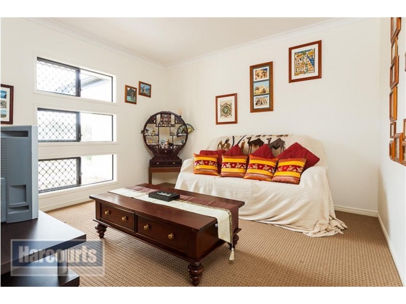 22 Prince Of Wales Crt, Mundoolun QLD 4285