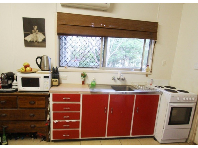 27 Hart Street, Beaudesert QLD 4285