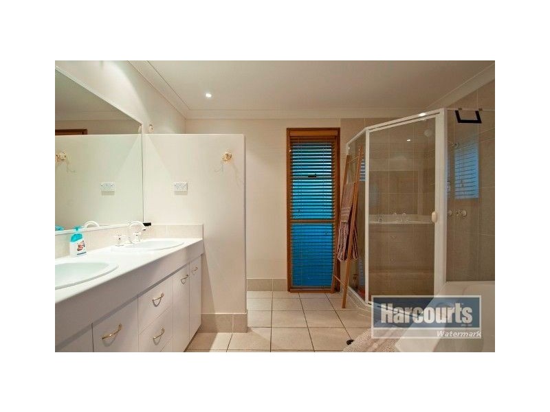 6 Scarborough Court, Mundoolun QLD 4285