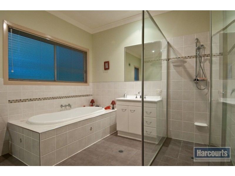 27 Portsmouth Court, Mundoolun QLD 4285