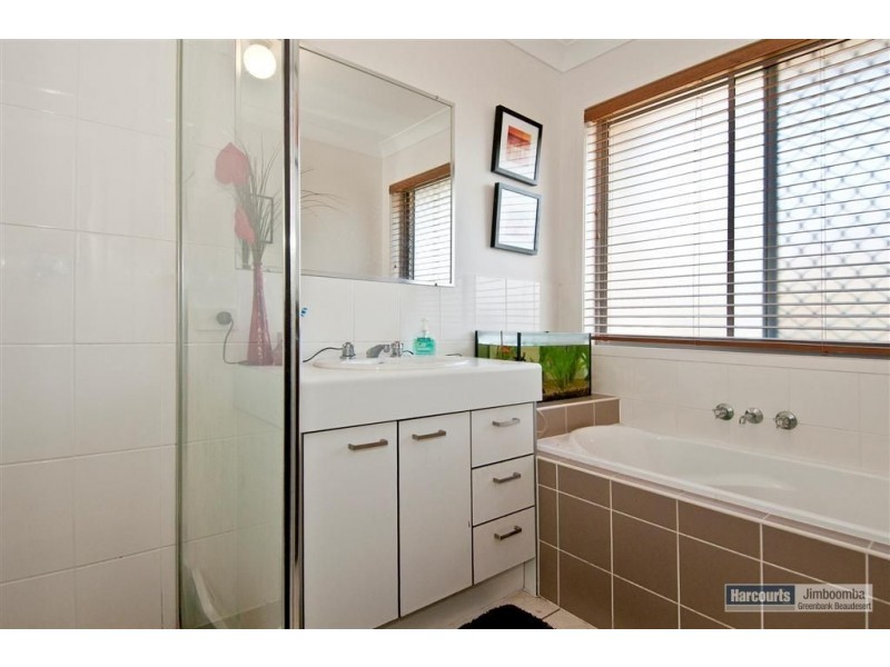 6 Sunrise Crescent, Regents Park QLD 4118