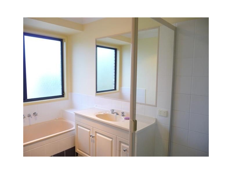 12 Lady Penrhyn Court, Mundoolun QLD 4285