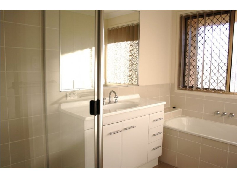 18 Parkhurst Place, Gleneagle QLD 4285