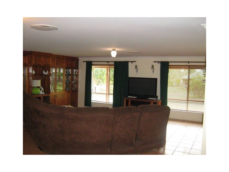 31 Shamrock Drive, Gleneagle QLD 4285