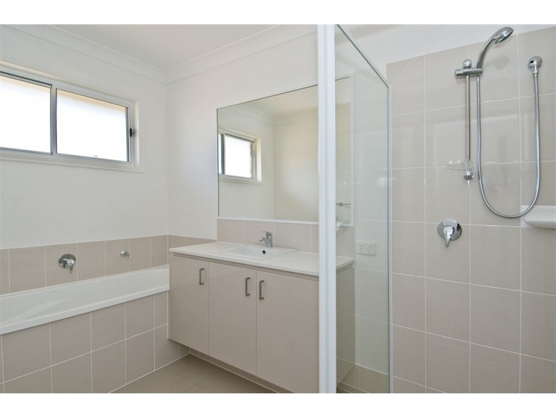 2 Lachlan Street, Gleneagle QLD 4285